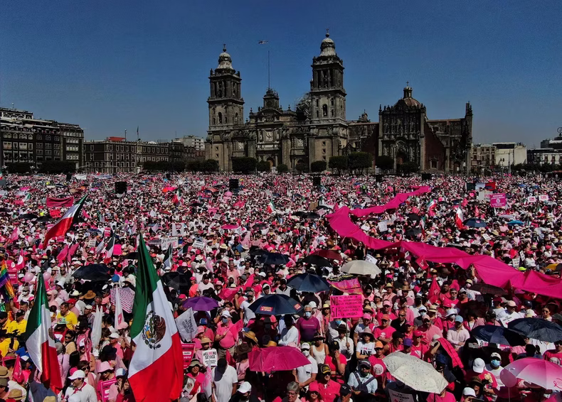 Segunda manifestación en contra de la reforma electoral propuesta por el presidente de México.