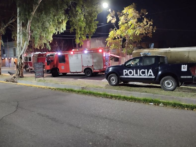 El incendio generó momentos de pánico entre los vecinos del barrio.