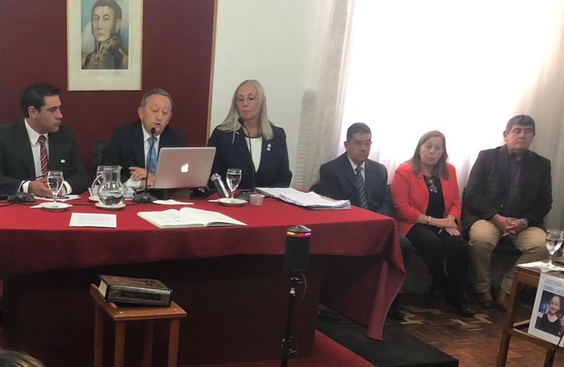 Celso Jaque junto al presidente del&nbsp; Concejo Deliberante Rodrigo Hidalgo, y sus secretarios Juan José Narambuena, Graciela Viollaz y José Barro.