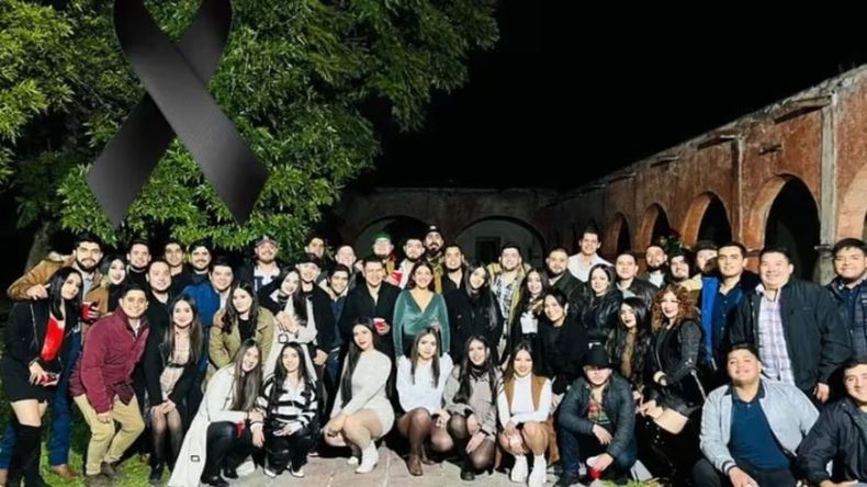 Esta ser&iacute;a la &uacute;ltima foto que las y los j&oacute;venes tomaron en la fiesta de M&eacute;xico