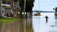 El Paraná arrasó las defensas en Corrientes: pánico, barrios tapados por el agua y evacuaciones masivas El Paraná arrasó las defensas en Corrientes: pánico, barrios tapados por el agua y evacuaciones masivas