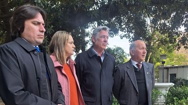 Los titulares de las entidades agropecuarias posan para la foto despues de la reunión.
