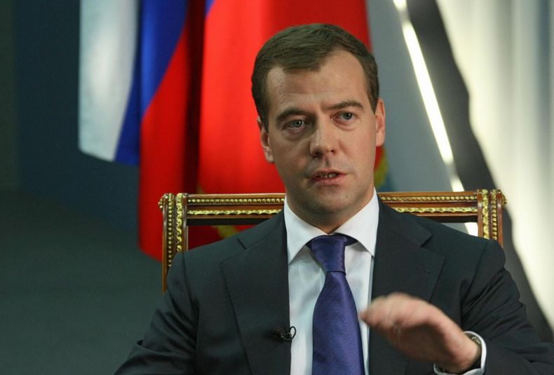 El primer ministro ruso, Dimitri Medvedev, subió la apuesta en la batalla con EEUU y Europa por Ucrania.