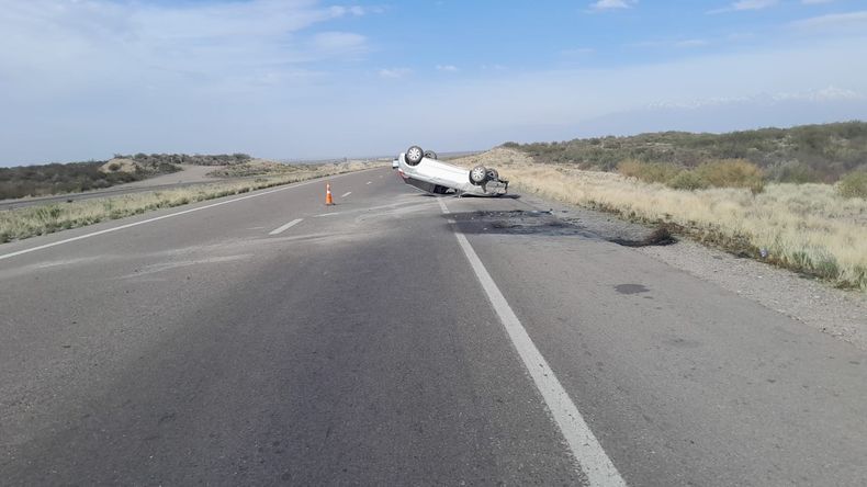 Con horas de diferencia, dos camionetas volcaron en el Valle de Uco