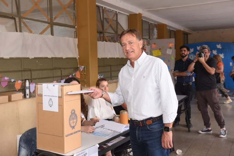 Emitió su voto Rodolfo Suarez: Emitió su voto Rodolfo Suarez: