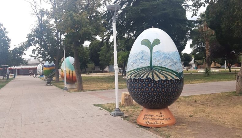 La plaza de La Consulta, en San Carlos, lució los huevos croatas