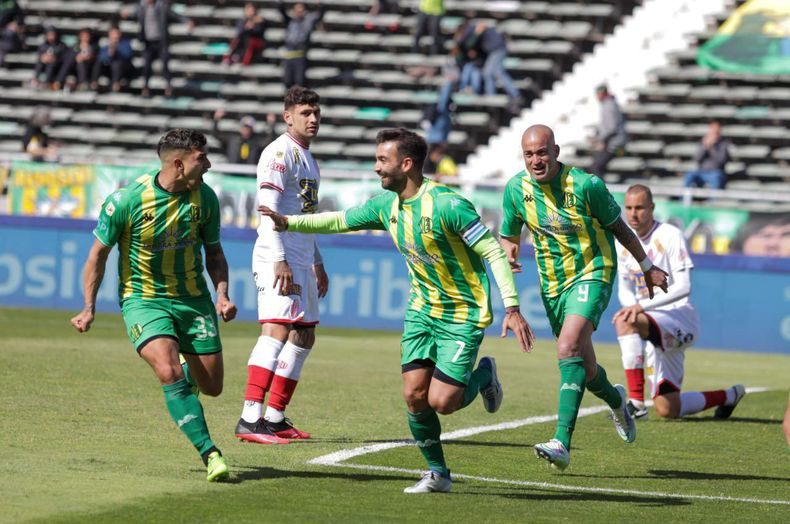 Aldosivi ganó y sueña con permanecer en primera.