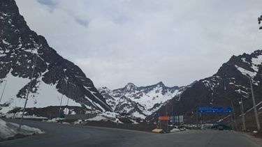 Mucho frío y nevadas este domingo en el Paso Cristo Redentor. Mucho frío y nevadas este domingo en el Paso Cristo Redentor.