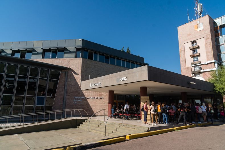Paro de docentes en la Universidad Nacional de Cuyo.