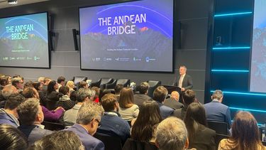 Mendoza viene participando en espacios internacionales vinculados al financiamiento minero, como el Andean Bridge, en Canadá. Mendoza viene participando en espacios internacionales vinculados al financiamiento minero, como el Andean Bridge, en Canadá.