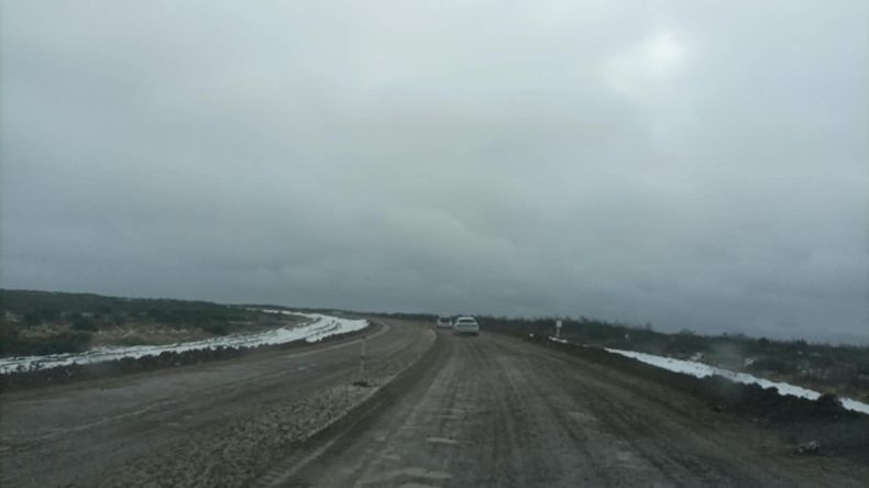 El tramo Pareditas-San Rafael por las Ruta Nacional 143 se encuentra habilitado, aunque se recomienda a los conductores reducir la velocidad.