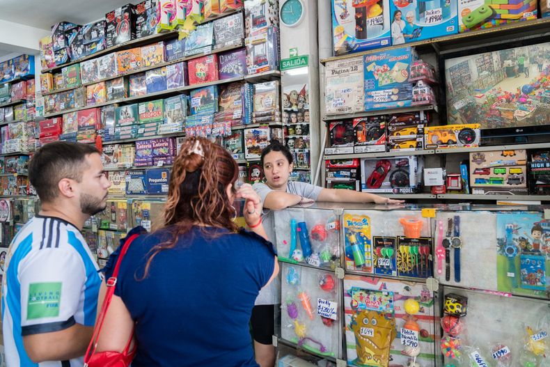 Jugueterías en crisis: cómo las ventas navideñas intentan salvar el 2024.