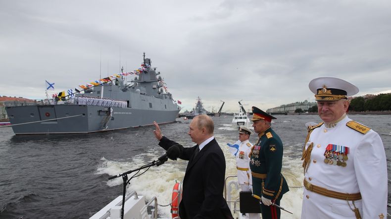Putin anunció que equipará a la flota rusa con un nuevo misil hipersónico.