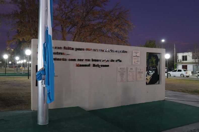 La plaza le rinde homenaje al General Manuel Belgrano