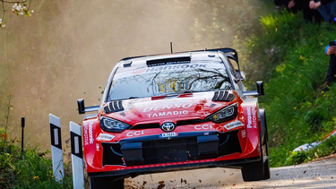 Katsuta aprovechó el abandono de Neuville en el Power Stage y se quedó con una victoria clave en el duro Rally Mundial. Katsuta aprovechó el abandono de Neuville en el Power Stage y se quedó con una victoria clave en el duro Rally Mundial.