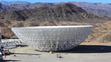 La antena del radiotelescopio frenado por presión de Estados Unidos