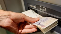 Los salarios crecieron en agosto 2,8% y se mantienen por debajo de la inflación