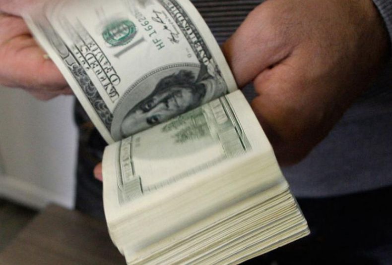 Dolar dolares fuga capitales