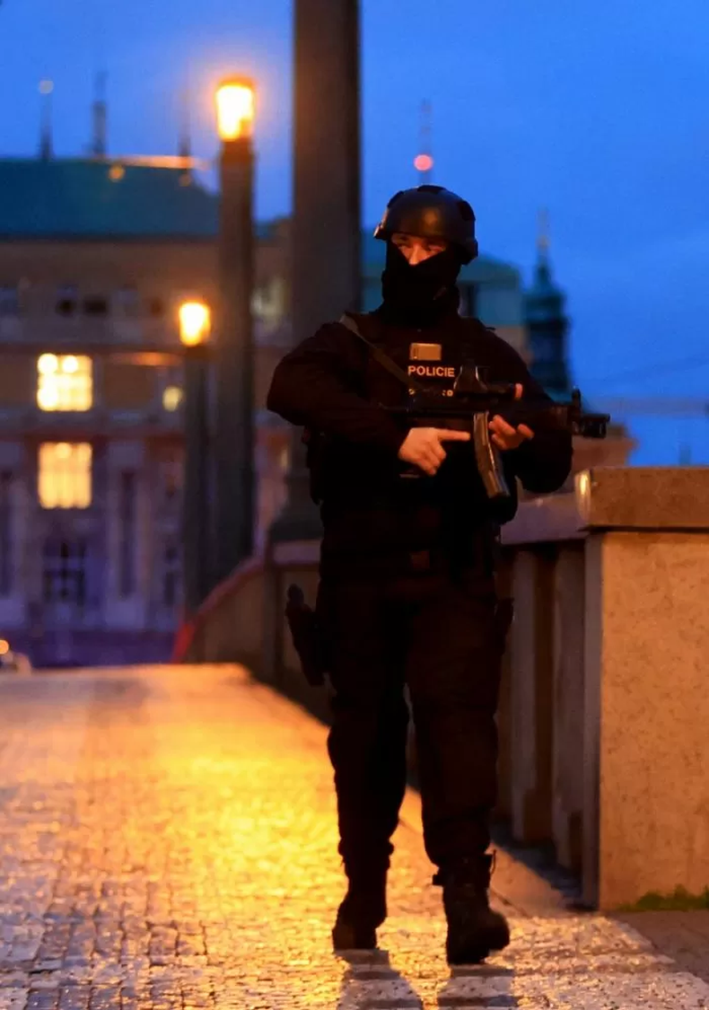 Praga (Rep&uacute;blica Checa): un hombre abri&oacute; fuego y cometi&oacute; el peor atentado en 30 a&ntilde;os 
