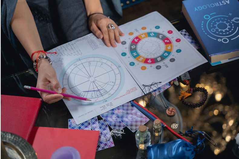 Cada 6 de enero se celebra el Día Mundial de la Astrología.