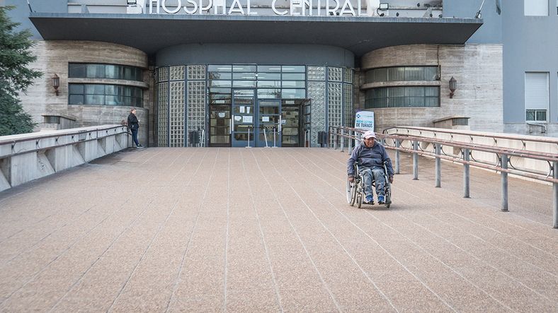La víctima quedó internada en el hospital Central