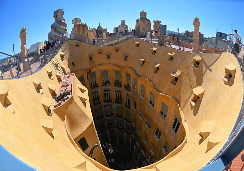 Casa Milà, en Barcelona, ​​España. Antoni Gaudí, arquitecto español reconocido como el máximo exponente del modernismo catalán, diseñó obras maestras arquitectónicas de renombre mundial. Siete de sus obras han sido inscritas en la Lista del Patrimonio Mundial de la UNESCO. (Xinhua/Cheng Min) (jg) (ra) (ce)