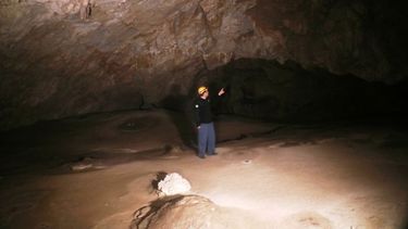 turismo: a 4 horas de la ciudad de mendoza te encontraras con una misteriosa  caverna que te atrapara