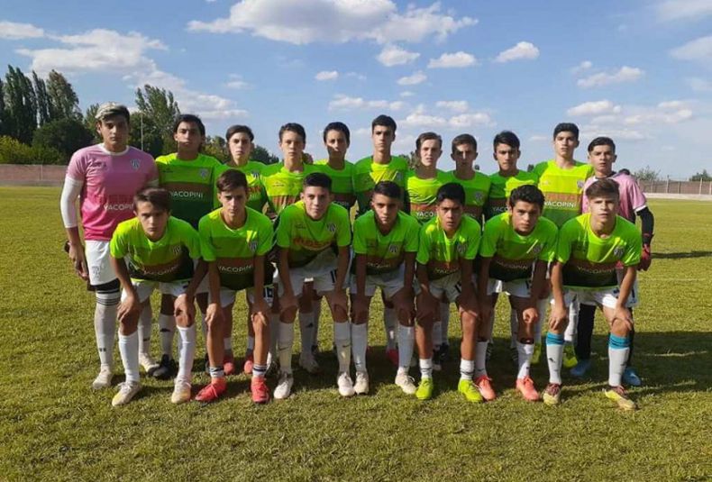 19 Chacras de Coria, campeón del Regional Juvenil cuyano Sub 15 de A.F.A. Venció a Pilares 2 a 1. Martes 24 12 19