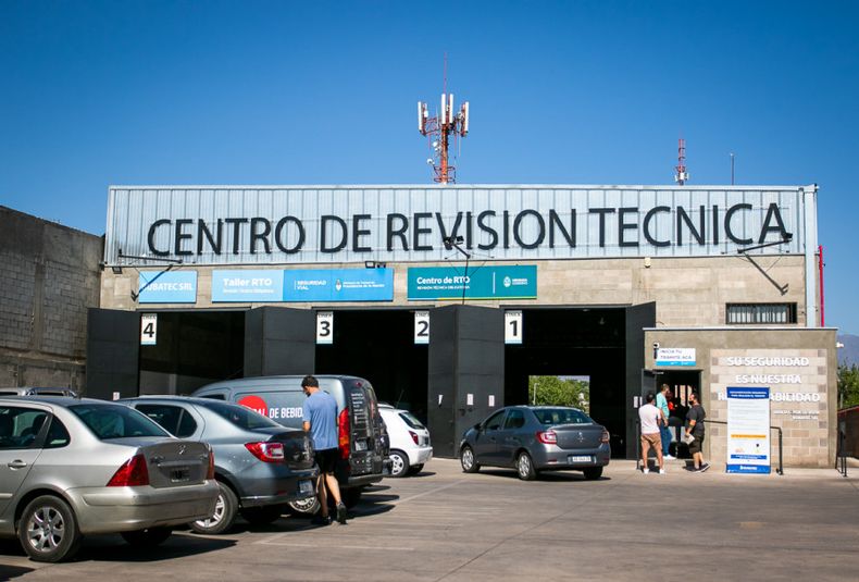 Tras la etapa de concientizaci&oacute;n, empiezan las multas por no contar con la Revisi&oacute;n T&eacute;cnica Obligatoria (RTO) en Mendoza, que ya realizaron unos 400 mil veh&iacute;culos