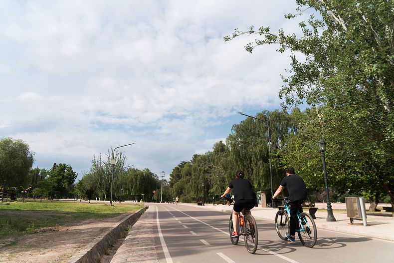 El tiempo para hoy se presentará algo nublado con altas temperaturas.&nbsp;