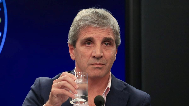 Caputo le reclamó a las provincias medidas para que las comunas adecuen sus tasas al costo de los servicios
