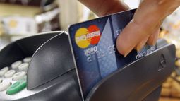 Las altas comisiones de las tarjetas van a Defensa de la Competencia