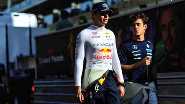Max Verstappen junto a Franco Colapinto.