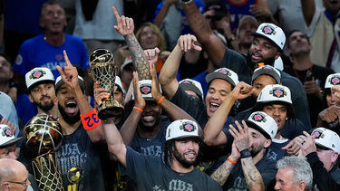 Jalen Brunson anotó 45 puntos y lideró a los New York Knicks hacia un título histórico en las Finales de la NBA. Jalen Brunson anotó 45 puntos y lideró a los New York Knicks hacia un título histórico en las Finales de la NBA.