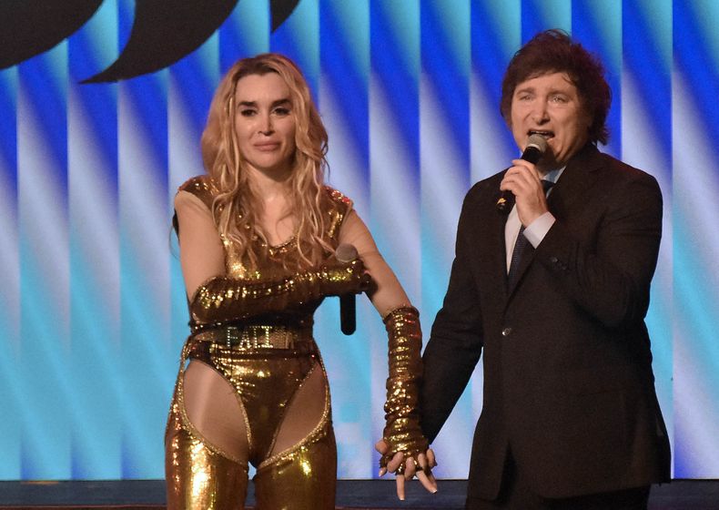 El presidente Javier Milei viajó a Mar del Plata a ver a su pareja, Fátima Florez, en el teatro.
