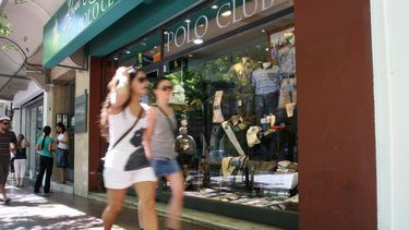 Sitio Andino | Rotundo rechazo: los empleados de comercios se niegan a trabajar los domingos.