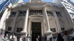 Sorpresa en los mercados: el Banco Central subió la tasa de Lebac a 57%