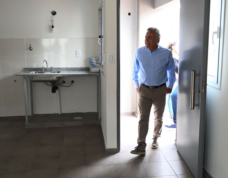 El gobernador Alfredo Cornejo admitió las dificultades de acceso a la vivienda en la Provincia de Mendoza. 