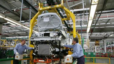 Suspensiones de personal en automotrices de Córdoba