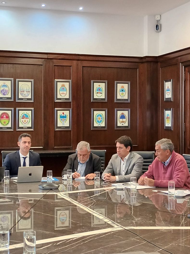El titular de Coviar y el ministro Vaquié le expusieron a Tombolini los problemas para importar insumos y la necesidad de un dólar vino