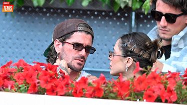 Ni se esfuerzan en ocultarlo: Tini Stoessel y Rodrigo De Paul juntos en un partido de tenis