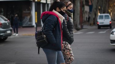 Sitio Andino | covid 19 mendoza, coronavirus mendoza, gente en la calle, pandemia, covid, gente, personas, aire libre, verano, clima, tiempo, mendoza