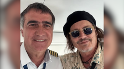 Johnny Depp llegó a la Argentina en un avión pilotado por Antonio Laje
