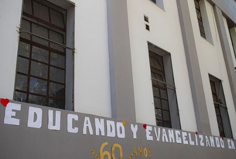Un profesor fue despedido luego de pedirle a los alumnos que leyeran escenas de sexo.