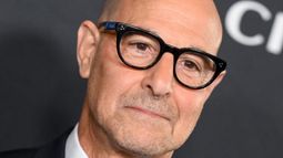 Stanley Tucci protagoniza esta miniserie en Netflix.