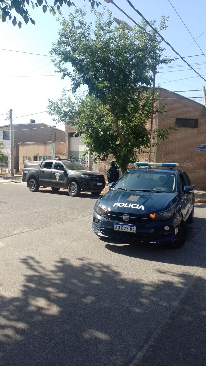 Intervinieron los polic&iacute;as del GES, del GRIS y de la Unidad Especial de Patrullaje de Guaymall&eacute;n.