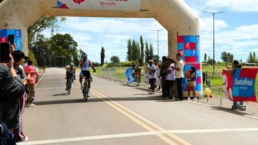 Leandro Velardez se quedó con la primera edición del Memorial Caballito Molina de Ciclismo disputado en Santa Rosa.