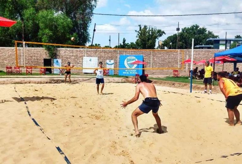 21 En Deportivo Argentino se juega la Copa Valle Grande de beach vóley. Sábado 15 05 21
