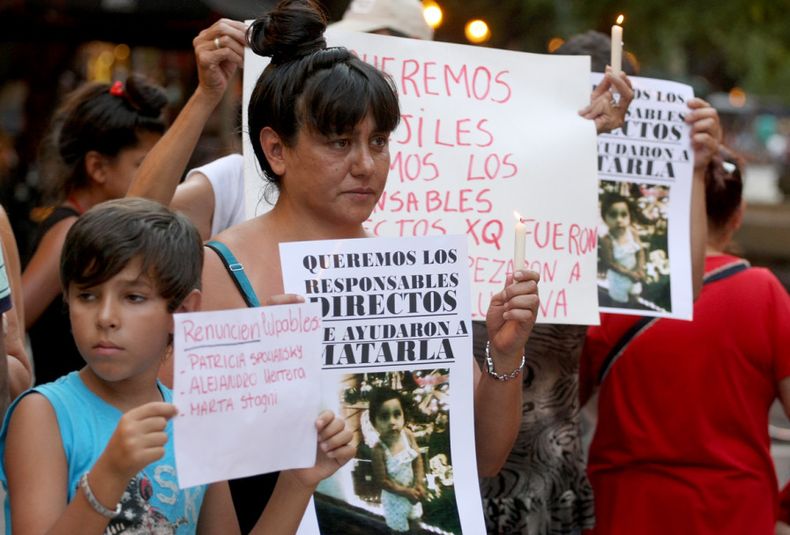 marcha reclamo corte por Luciana, familiares, km0, san martin y garibaldi