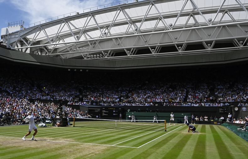 El Campeonato de Wimbledon se juega sobre césped.